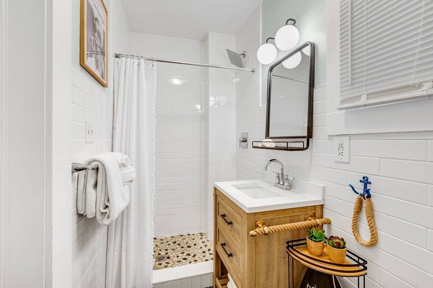 More Photos Of 1117 Duval St, Key West Hospitality For Sale