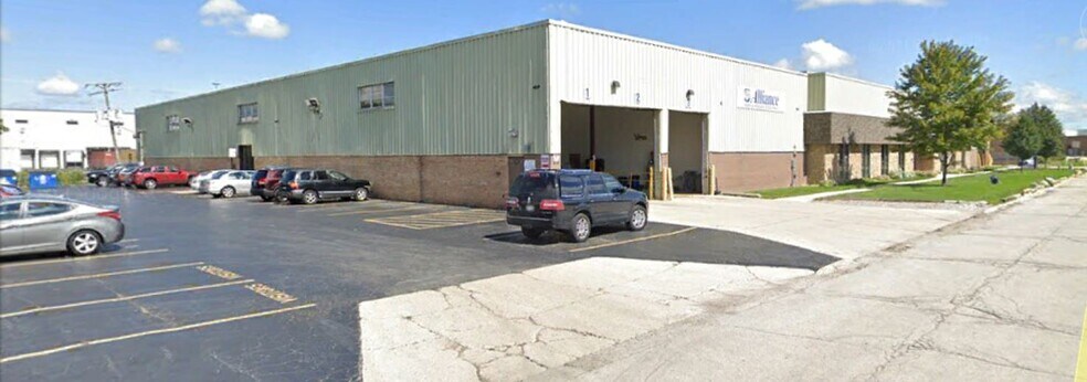 More Photos Of 11058 Addison St, Franklin Park Warehouse For Lease