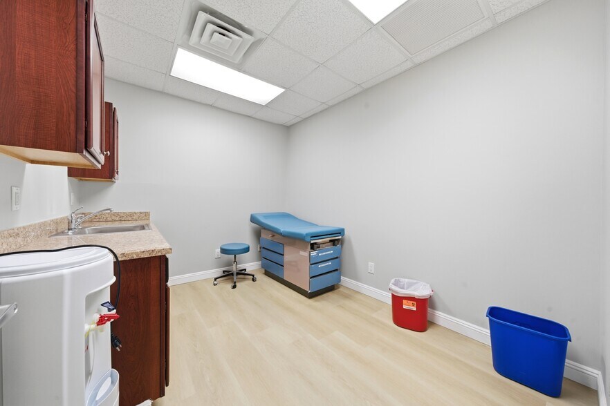 More Photos Of 55 2nd Ave, Brentwood Medical For Lease