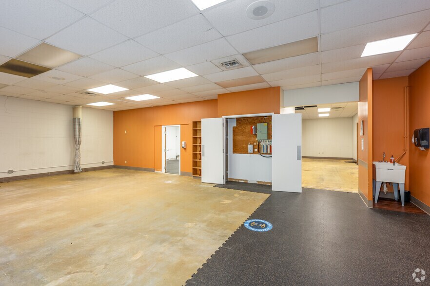 More Photos Of 30 Benefit St, Warwick Medical For Lease