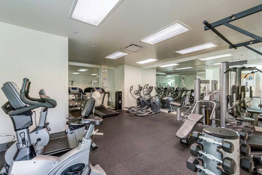 More Photos Of 700 Bay Rd, Redwood City Medical For Lease