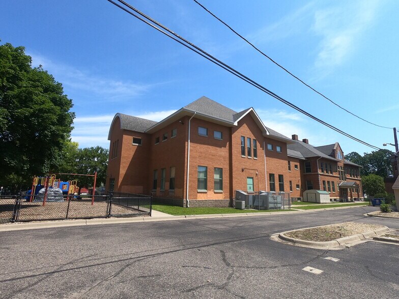 More Photos Of 260 Edmund Ave, Saint Paul Schools For Lease