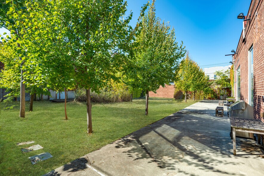 More Photos Of 1624 George St, Ridgewood Warehouse For Sale