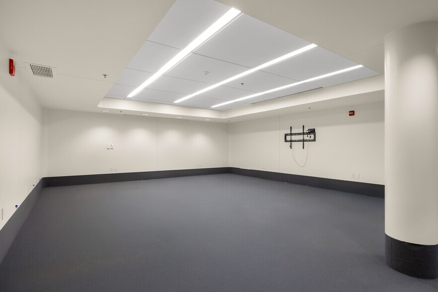 More Photos Of 301 Washington St, Columbus Office For Lease