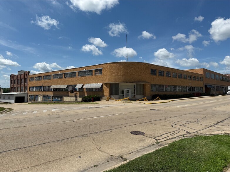 Primary Photo Of 301 W 3rd St, Sterling Manufacturing For Lease