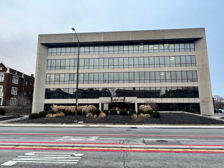More Photos Of 3737 N Meridian St, Indianapolis Office For Lease