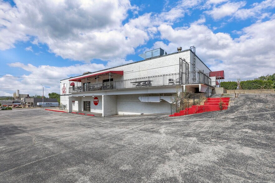 More Photos Of 330 E 135th St, Kansas City Restaurant For Sale