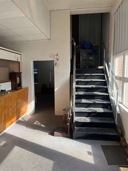 More Photos Of 735 Park Dr, Alton Office For Sale