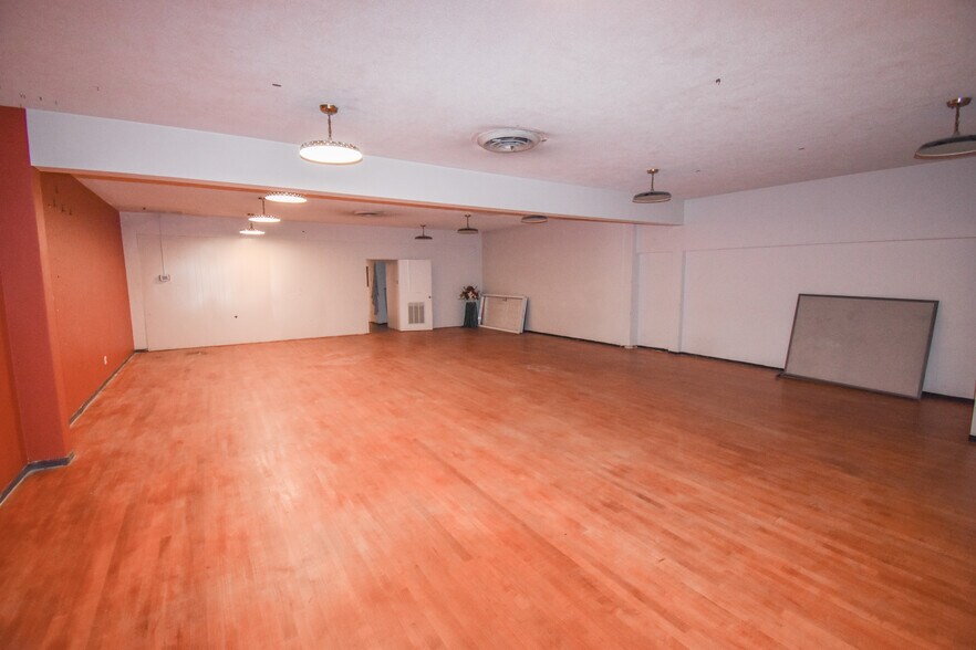 More Photos Of 811-825 S 3rd St, Renton Storefront Retail Office For Lease