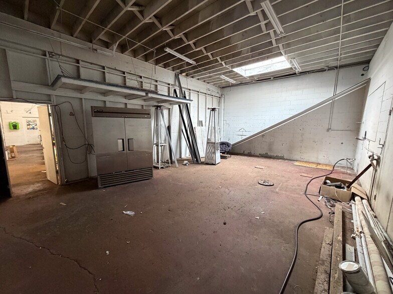 More Photos Of 1475 SE Tualatin Valley Hwy, Hillsboro Auto Dealership For Sale