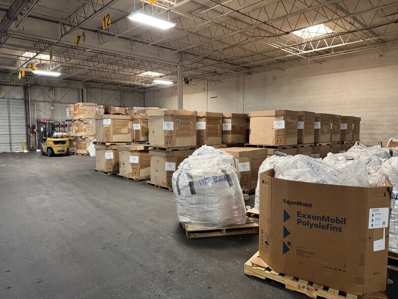 More Photos Of 1401 N Evans Ave, Evansville Warehouse For Sale