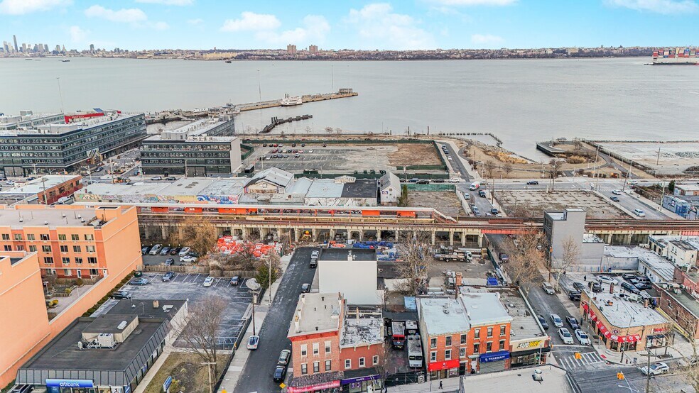 More Photos Of 587 Bay St, Staten Island Storefront Retail Residential For Sale