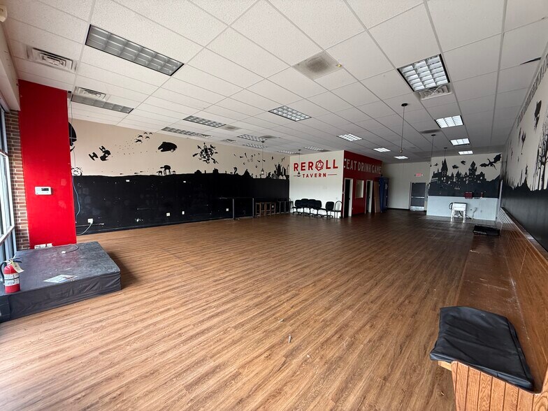 More Photos Of Armour, North Kansas City Unknown For Lease