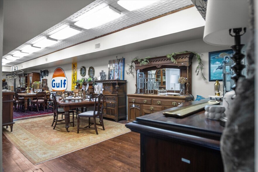 More Photos Of 117 E Lufkin Ave, Lufkin General Retail For Sale