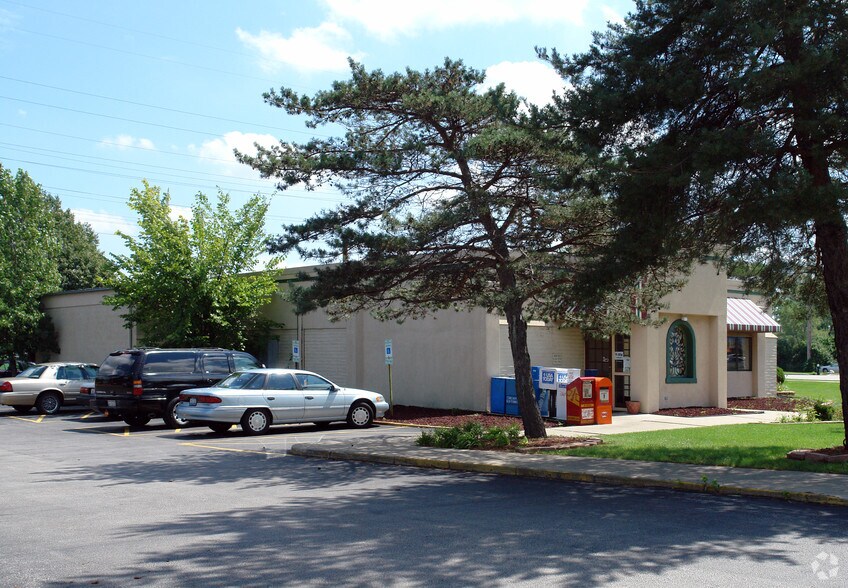 More Photos Of 440 W Northwest Hwy, Palatine Restaurant For Sale