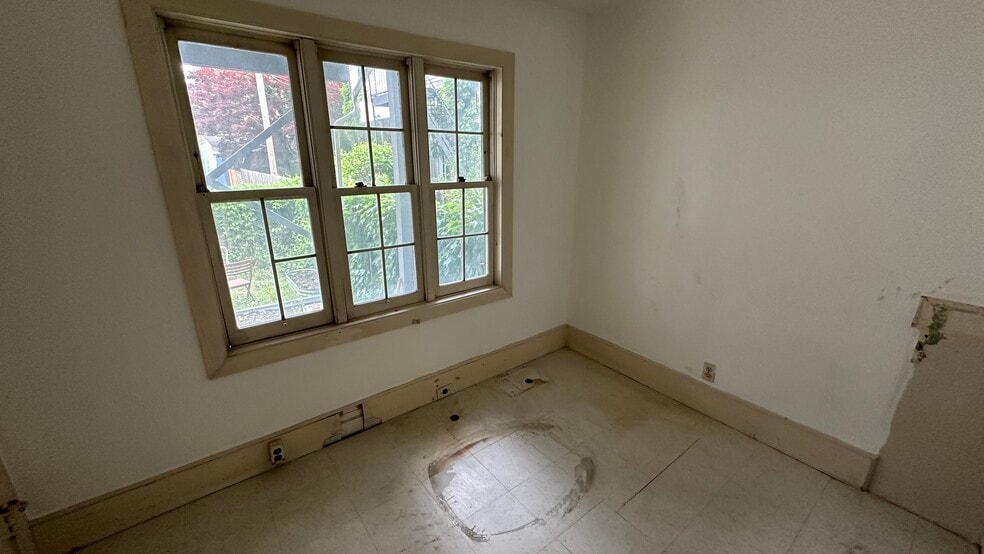 More Photos Of 28 N 3rd St, Easton Office Residential For Lease