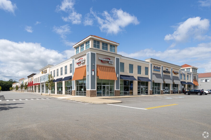 More Photos Of 655 S Willow St, Manchester Storefront For Lease