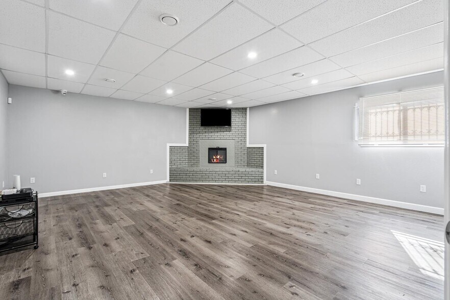 More Photos Of 1525 E Army Post Rd, Des Moines Auto Repair For Lease