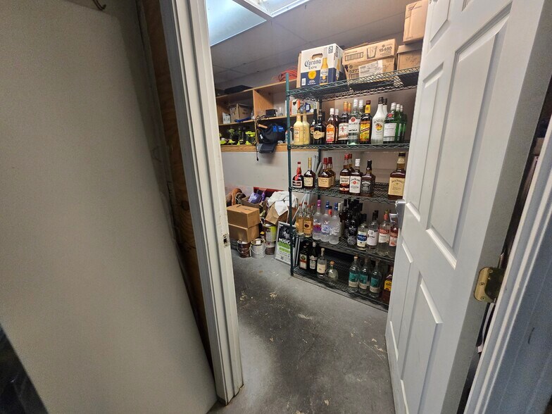 More Photos Of 48 School St, Lincoln Restaurant For Sale