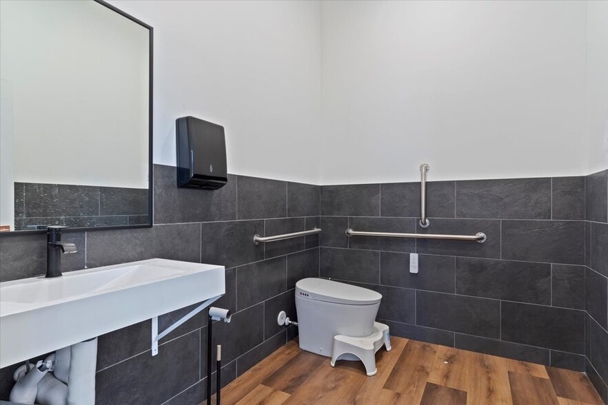 More Photos Of 1042 3000 N, Layton Office For Sale