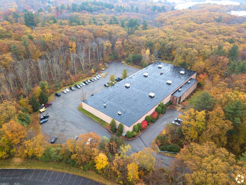 Primary Photo Of 4 Cabot Rd, Hudson Light Manufacturing For Lease
