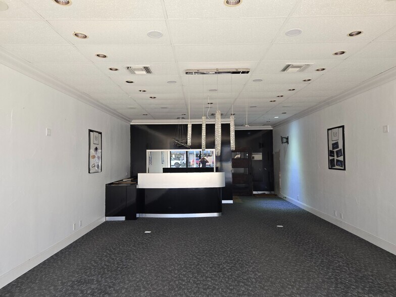 More Photos Of 73320 El Paseo, Palm Desert Storefront Retail Office For Lease