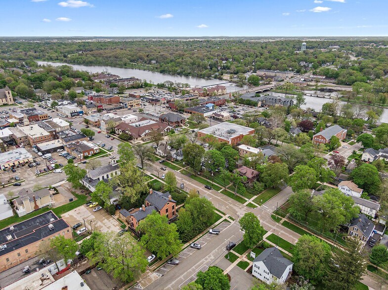 More Photos Of 124 S 2nd St, Geneva General Retail For Sale