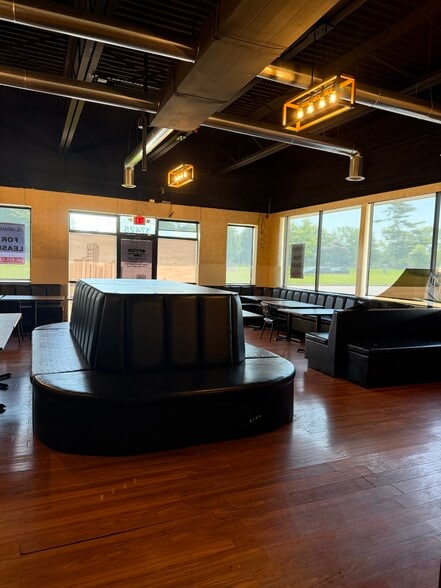 More Photos Of 17425 Telegraph Rd, Detroit Freestanding For Lease