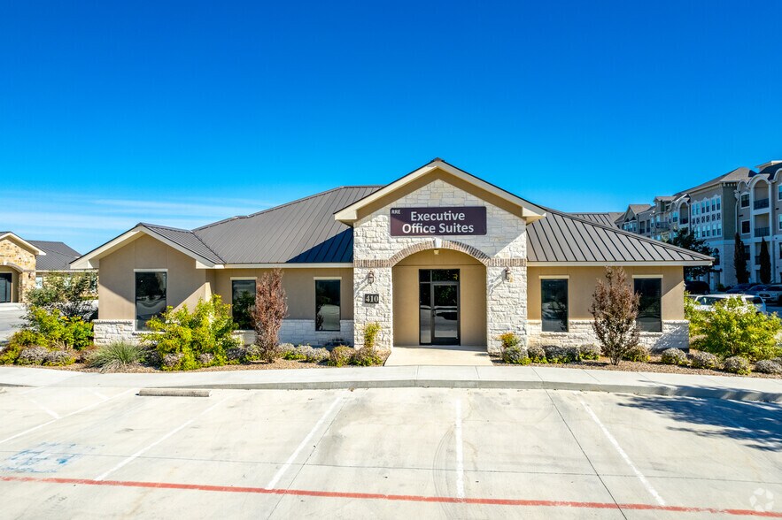 More Photos Of 2115 Stephens Pl, New Braunfels Office For Lease