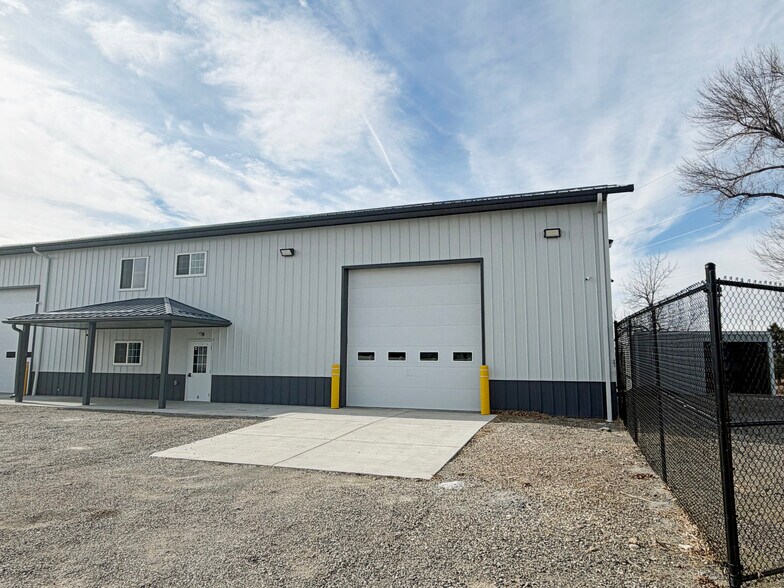 More Photos Of 1415 E Railroad St, Laurel Warehouse For Lease