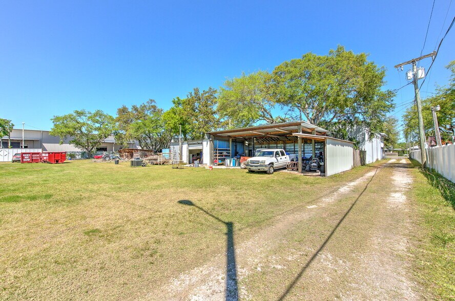 More Photos Of 5921 Causeway Blvd, Tampa Flex For Sale