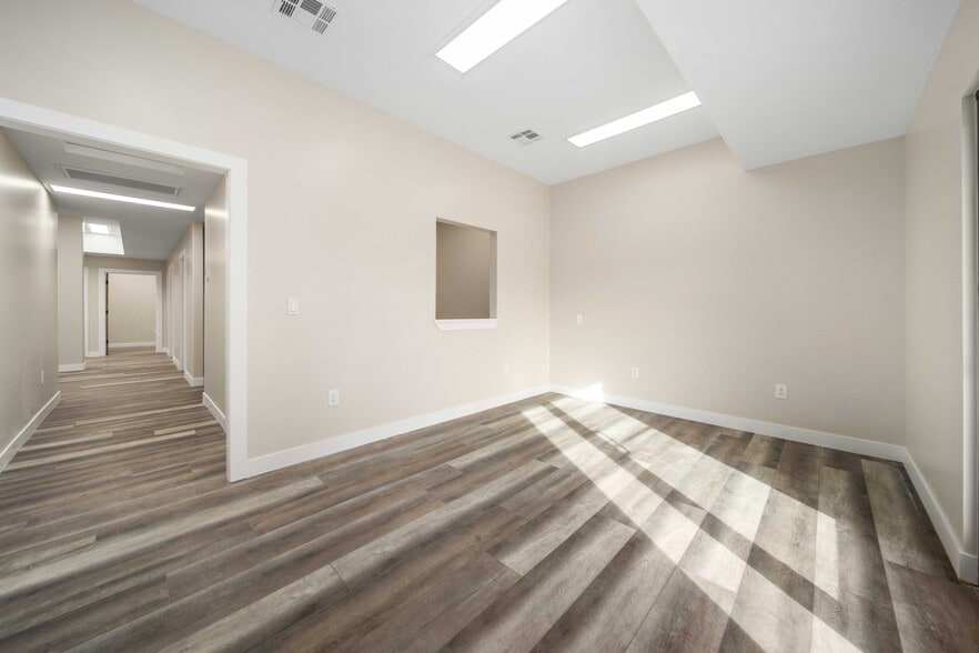 More Photos Of 465 E Palmdale Blvd, Palmdale Loft Creative Space For Lease