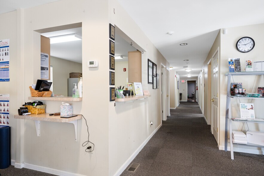 More Photos Of 3121 E 10th St, Jeffersonville Freestanding For Lease