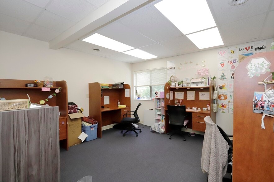 More Photos Of 1 Welby Rd, New Bedford Office For Sale
