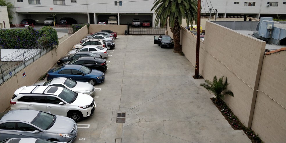 More Photos Of 20847 Sherman Way, Canoga Park Office For Sale