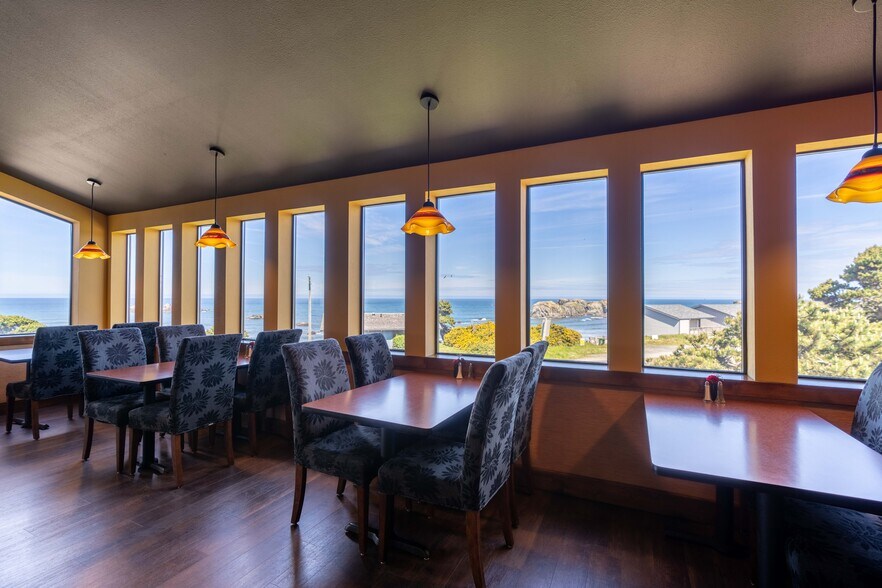 More Photos Of 1695 Beach Loop Drive, Bandon Restaurant For Sale