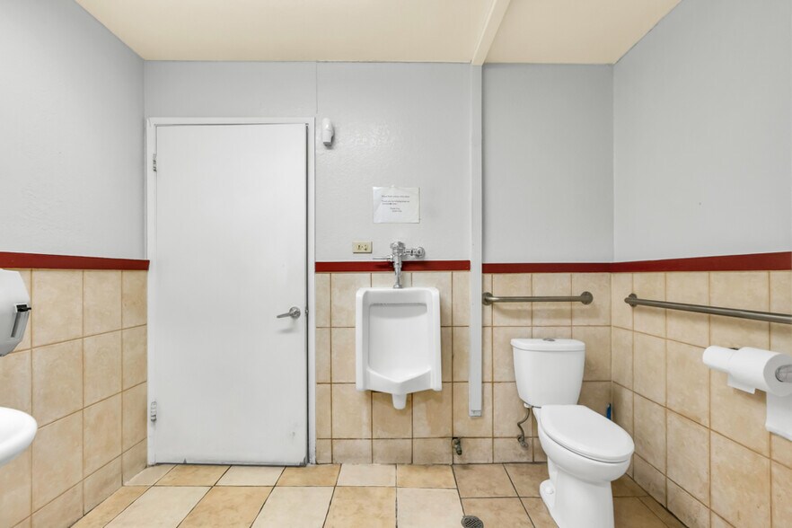 More Photos Of 7223 55th St, Sacramento Restaurant For Sale