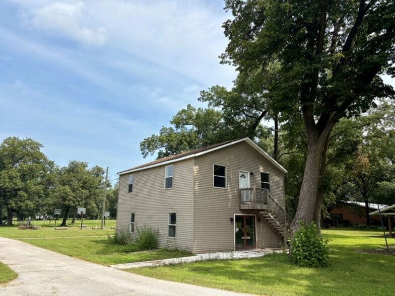 More Photos Of 4112 S Youth Camp Rd, Saint Anne Trailer Camper Park For Sale
