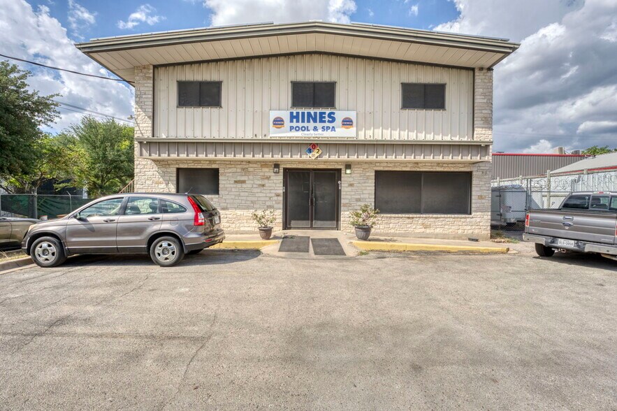More Photos Of 900 McPhaul, Austin Warehouse For Sale