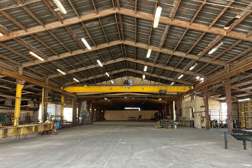 More Photos Of 100 Thornhill Rd, Auburndale Manufacturing For Sale