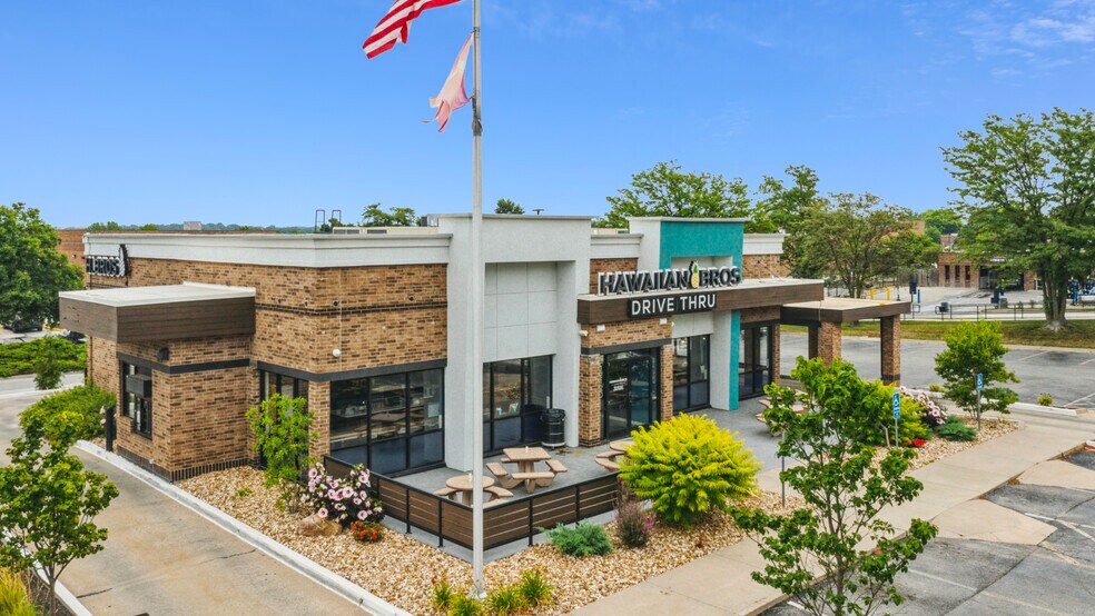 More Photos Of 12120 College Blvd, Overland Park General Retail For Sale