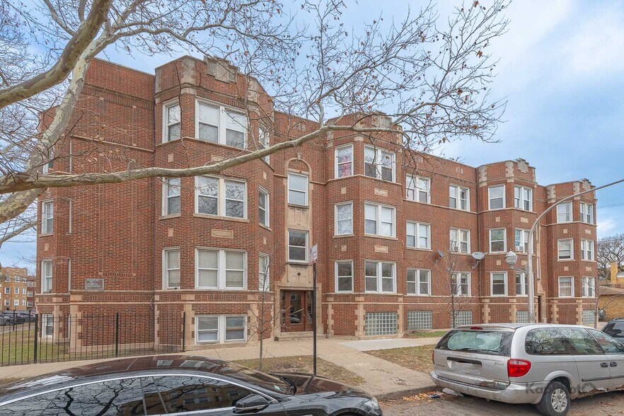 More Photos Of 2250-2258 W Rosemont Ave, Chicago Apartments For Sale