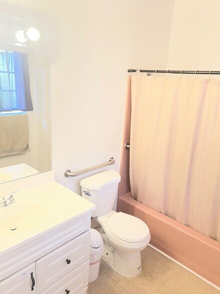 More Photos Of 1685 Cypress Dr, El Centro Healthcare For Lease