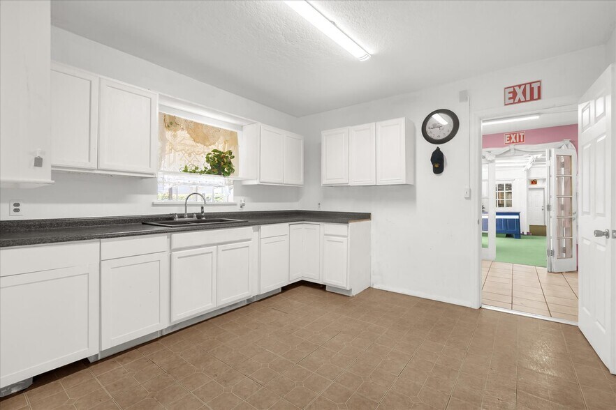 More Photos Of 312 E Main St, Dundee General Retail For Sale