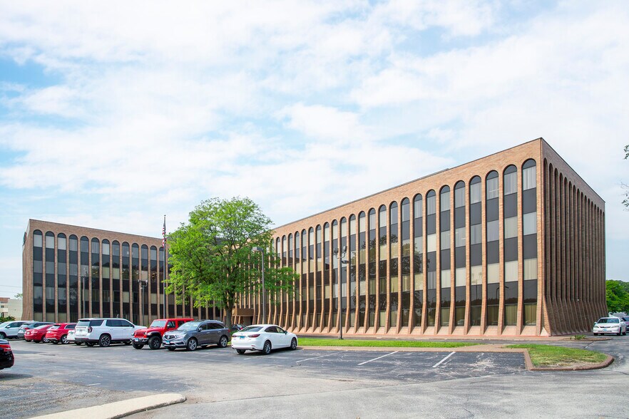 More Photos Of 2340 S River Rd, Des Plaines Office For Lease