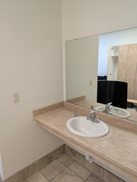 More Photos Of 1255-1263 S Monroe Ave, Green Bay Unknown For Lease