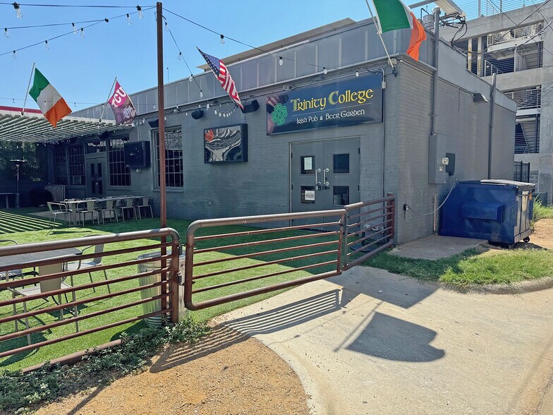Primary Photo Of 908-910 Currie St, Fort Worth Restaurant For Lease