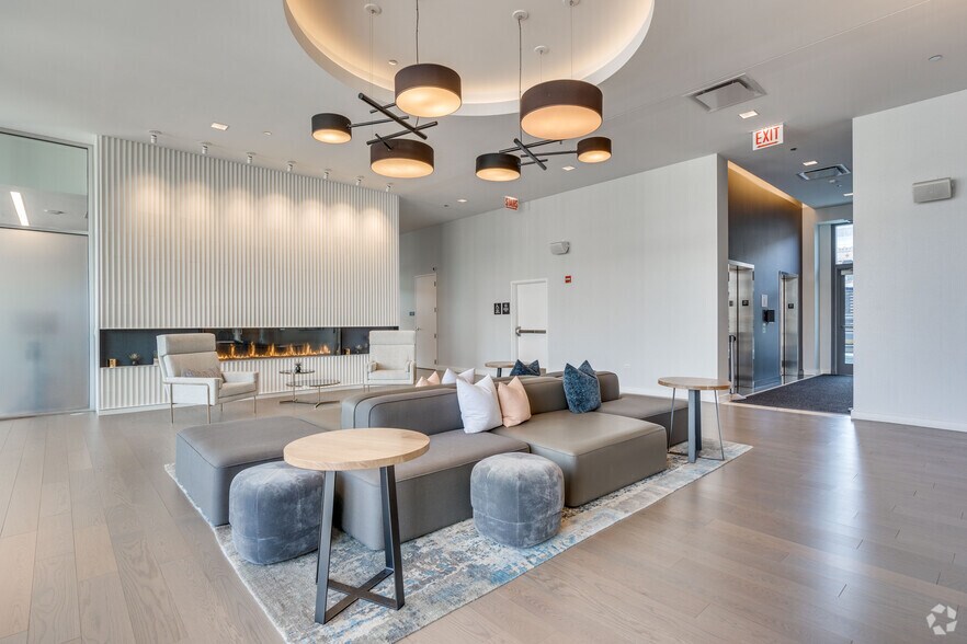 More Photos Of 221 W Hubbard St, Chicago Apartments For Lease