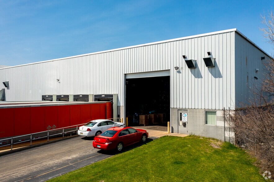 More Photos Of 2220 Veterans Memorial Pky, Saginaw Warehouse For Lease