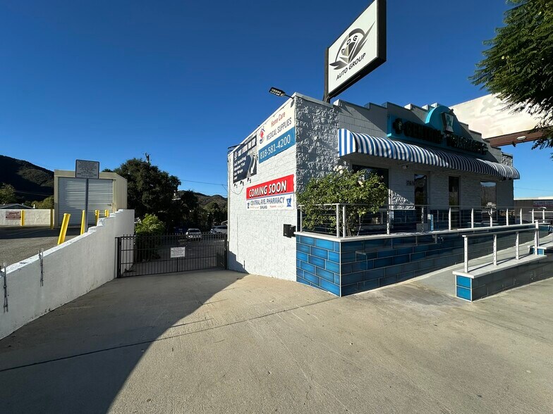 More Photos Of 7616 Foothill Blvd, Tujunga Freestanding For Sale